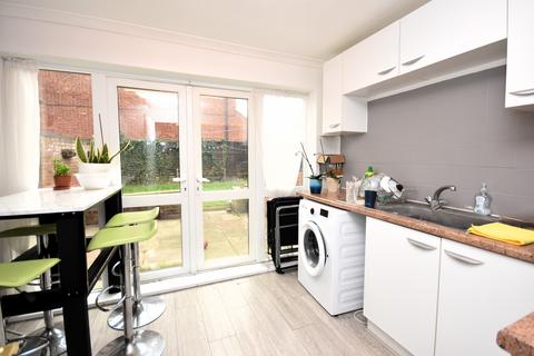 2 bedroom end of terrace house to rent, Aylesbury HP19