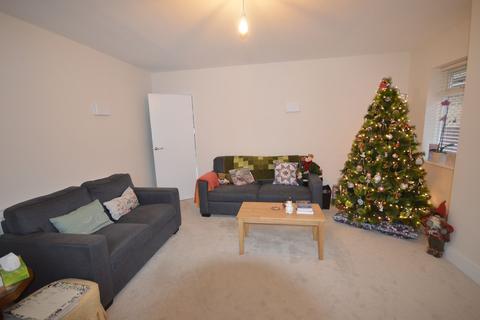 4 bedroom detached bungalow to rent, Queensway, High Wycombe HP15