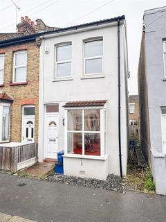 2 bedroom end of terrace house to rent, Brighton Avenue, Southend-On-Sea SS1