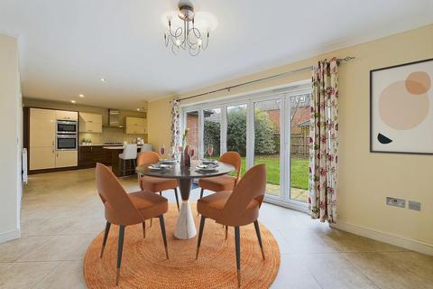 5 bedroom detached house for sale, Lockwood View, Upton, CH2