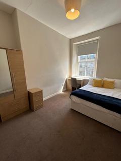 4 bedroom flat to rent, Montgomery Street, Edinburgh, EH7