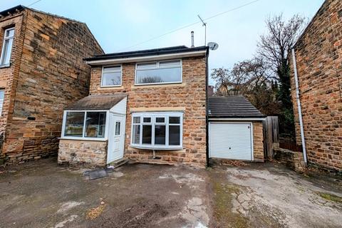 3 bedroom detached house to rent, Leeds Road, Birstall, Batley, WF17