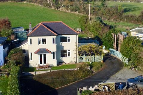 3 bedroom detached house for sale, Llanwnnen Road, Lampeter, SA48