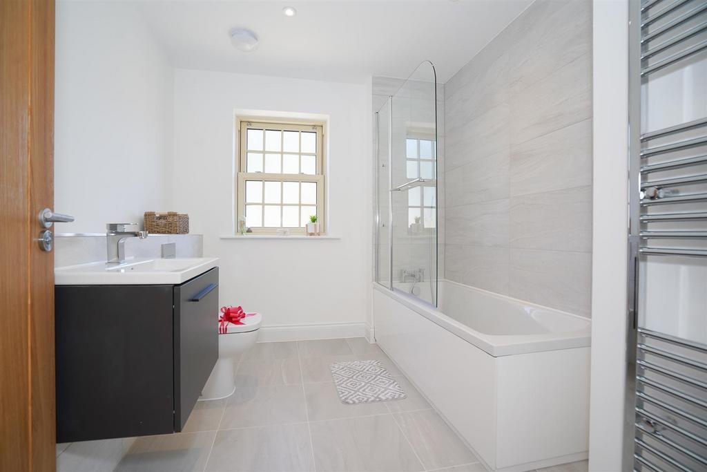 THE DORCHESTER 1 ST FLOOR FAMILY BATHROOM.jpg