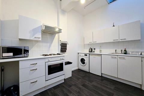 1 bedroom flat to rent, St. John's Road, London SW11