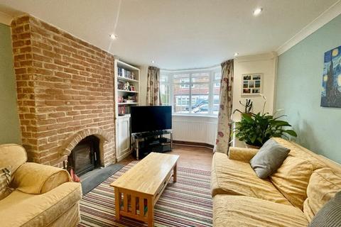 19 Elm Road, Warlingham, CR6 9NB