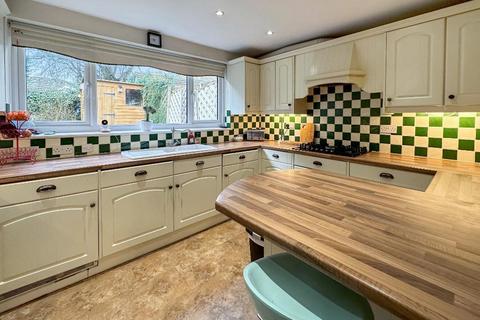 19 Elm Road, Warlingham, CR6 9NB