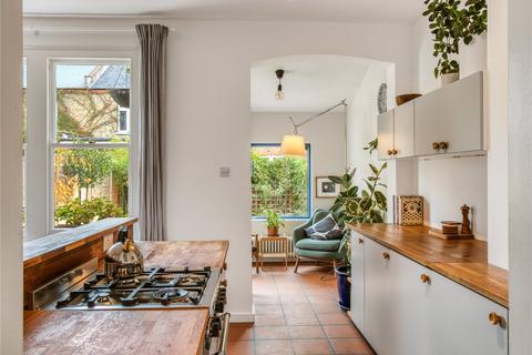 122 Hewitt Avenue, London, N22 6QE