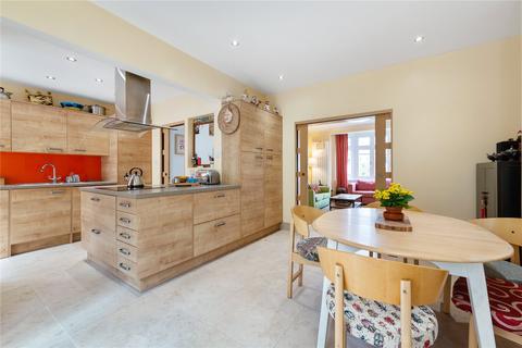 16 Clifton Road, London, N22 7XN
