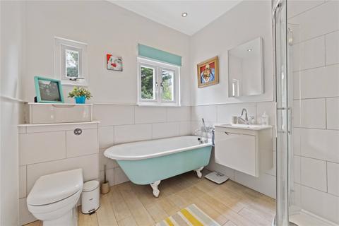 16 Clifton Road, London, N22 7XN