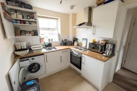 2 bedroom flat to rent, Vicarage Hill, Bedford MK45