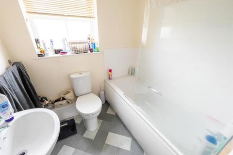 2 bedroom flat to rent, Vicarage Hill, Bedford MK45