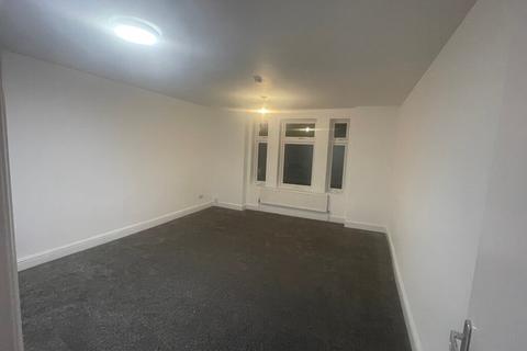 2 bedroom flat to rent, FLAT 1 22 Parchmore Road