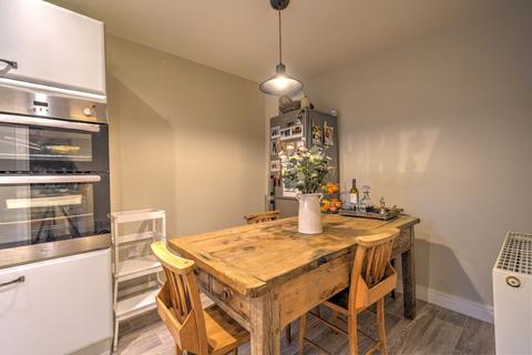 35 Kingdon Avenue, South Molton, EX36 4GJ
