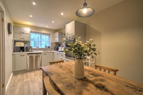 35 Kingdon Avenue, South Molton, EX36 4GJ