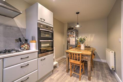 35 Kingdon Avenue, South Molton, EX36 4GJ