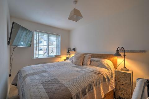 35 Kingdon Avenue, South Molton, EX36 4GJ