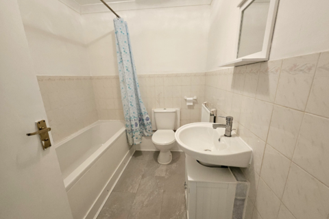 2 bedroom flat to rent, Agincourt, Hebburn