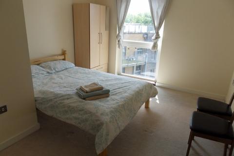 3 bedroom flat to rent, Upper Clapton, London E5