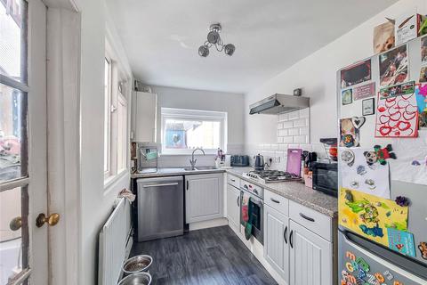 3 bedroom end of terrace house for sale, Two Mile Hill Road, Bristol BS15