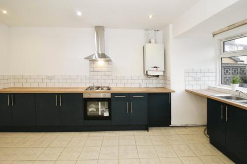 3 bedroom end of terrace house to rent, Carr Lane, Lancashire PR7