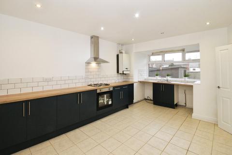 3 bedroom end of terrace house to rent, Carr Lane, Lancashire PR7