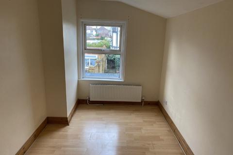 12 Lawrence Hill Road, Dartford, DA1 3AG