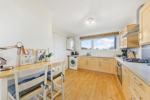 3 bedroom apartment to rent, East Hill, Battersea SW18