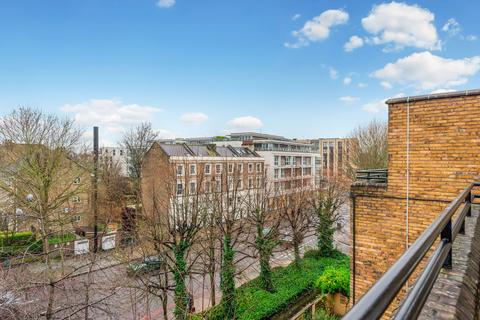 3 bedroom apartment to rent, East Hill, Battersea SW18