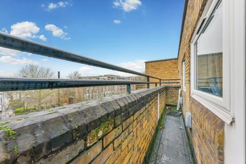 3 bedroom apartment to rent, East Hill, Battersea SW18