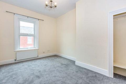 3 bedroom terraced house to rent, Clyde Street, Preston PR2