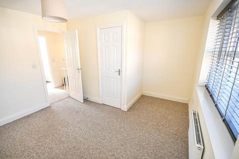 2 bedroom semi-detached house to rent, Spire Close, Lincoln LN1