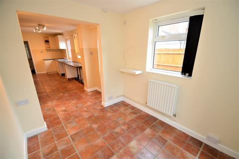 2 bedroom semi-detached house to rent, Cambridge Street, Northamptonshire NN16