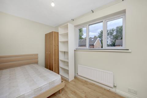 5 bedroom terraced house to rent, Cahir Street, London E14