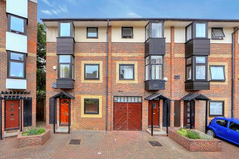 5 bedroom townhouse to rent, Barnfield Place, Canary Wharf,London E14