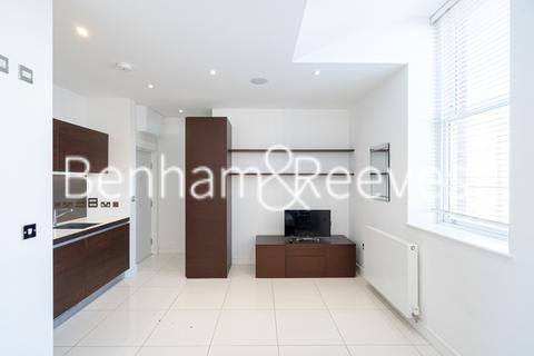 Studio to rent, Albany House,  Judd Street WC1H