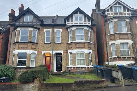 Studio to rent, St Augustines Avenue, South Croydon, CR2