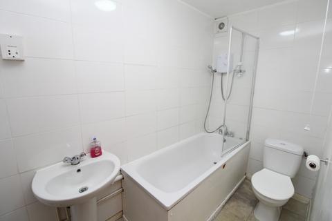 2 bedroom flat to rent, Nicholas Court, Burnt Ash Hill, Lee , SE12