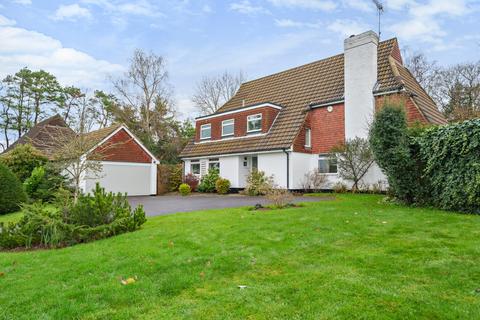 4 bedroom detached house for sale, Giffards Meadow, Farnham, Surrey, GU9