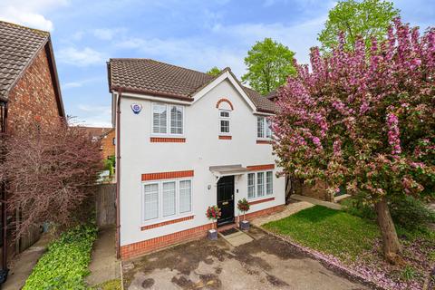 4 bedroom detached house to rent, Hemmings Close Sidcup DA14