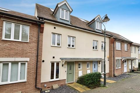 3 bedroom townhouse for sale, Redwing Avenue, Iwade, Sittingbourne