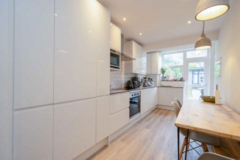 2 bedroom flat for sale, Malden Road, London NW5