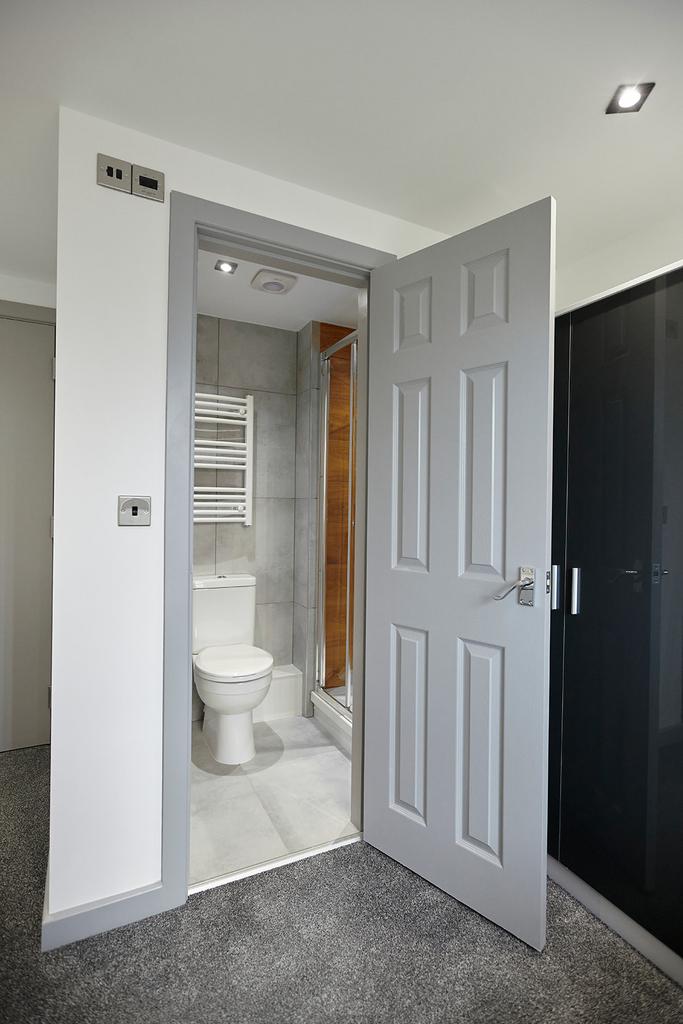 Bedroom D En suite