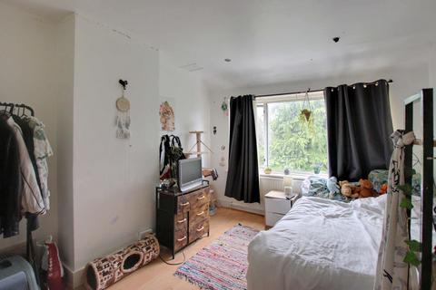 3 Fairford Close, Croydon, CR0 7SS