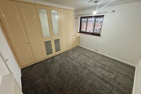 3 bedroom end of terrace house to rent, Roosevelt Way, Dagenham RM10