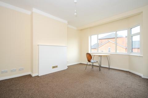 2 bedroom flat to rent, York Way London N20