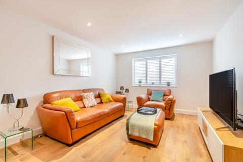 2 bedroom apartment for sale, Long Lane, Ickenham, Uxbridge UB10