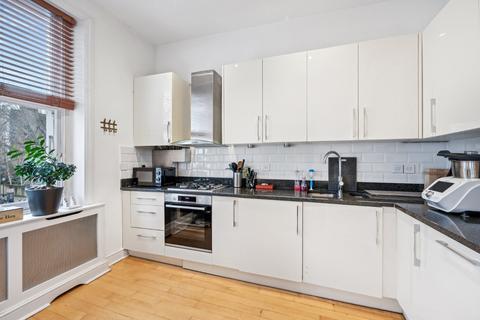 2 bedroom flat to rent, Marloes Road, London