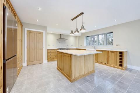 5 bedroom detached house for sale, Droitwich Road, Feckenham, Redditch, B96