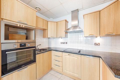 2 bedroom penthouse to rent, Greens End, London SE18